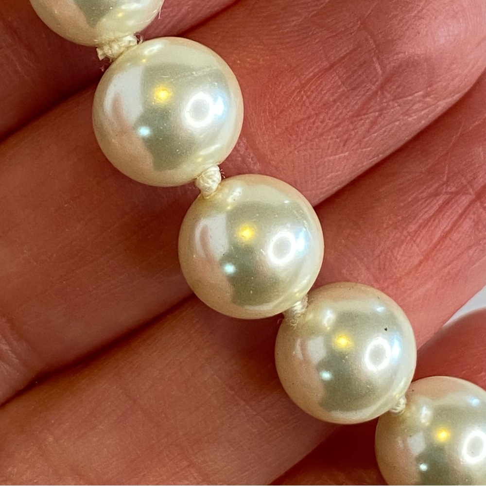 Hand Knotted Faux Pearl Glass Bead Necklace Gold Tone Clasp Adjustable Ivory - Picture 9 of 11